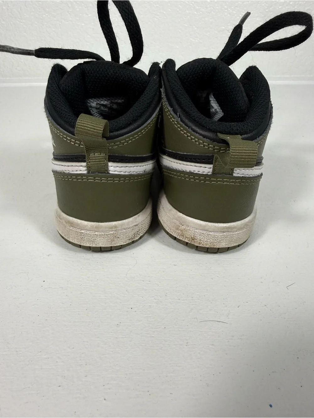Nike Toddler Green and Black High-Top Sneakers with White Swoosh 8C